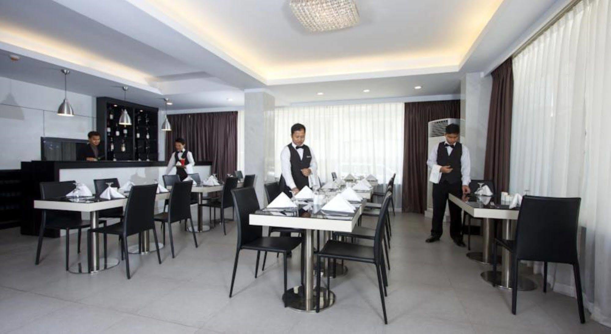 Hotel Esta Γιανγκόν Εξωτερικό φωτογραφία