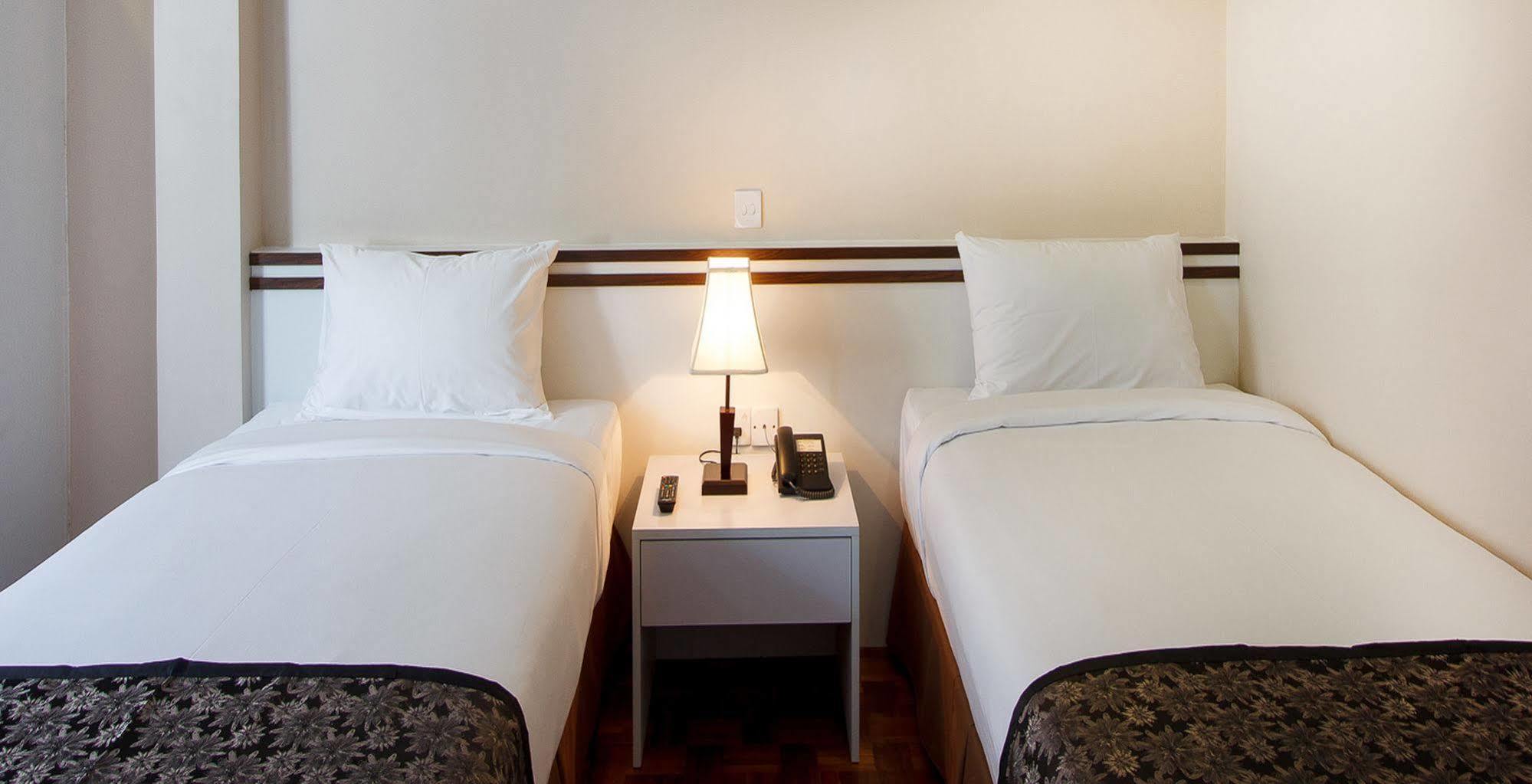 Hotel Esta Γιανγκόν Εξωτερικό φωτογραφία